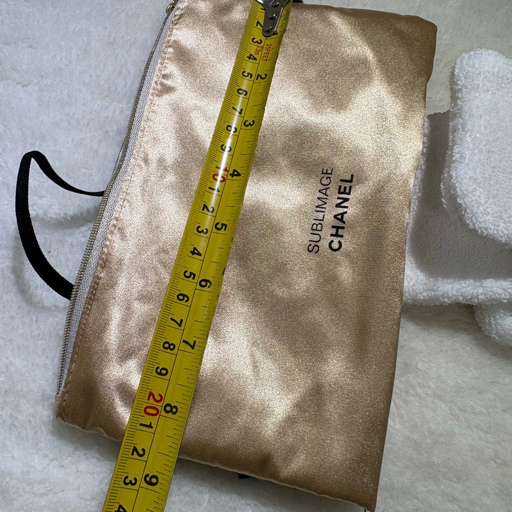 CHANEL Sublimage Black Eye Mask and White Terry Pads - Picture 9 of 10